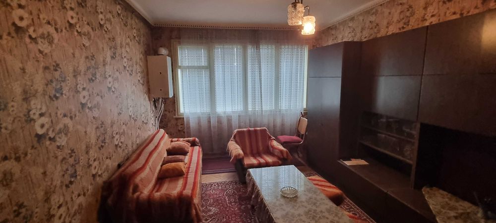 1300-Продава се тристаен тухлен апартамент в центъра на града