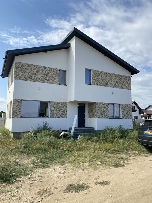 De vanzare vila parter + etaj