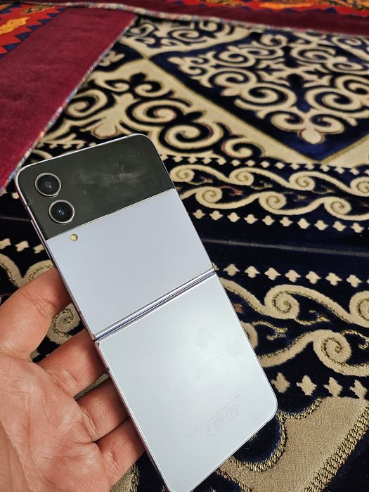 Продается телефон z flip 4 ,256