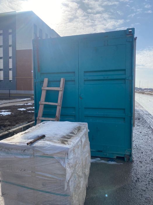 Контейнер 40 тонный , обшитый, утепленный.