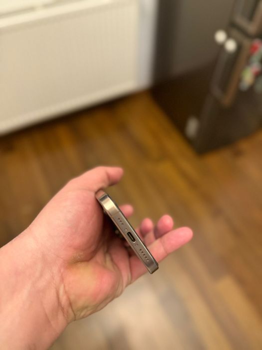 Iphone 16 pro / 128 gb /100 baterie. Impecabim . Gatantie Fullbox