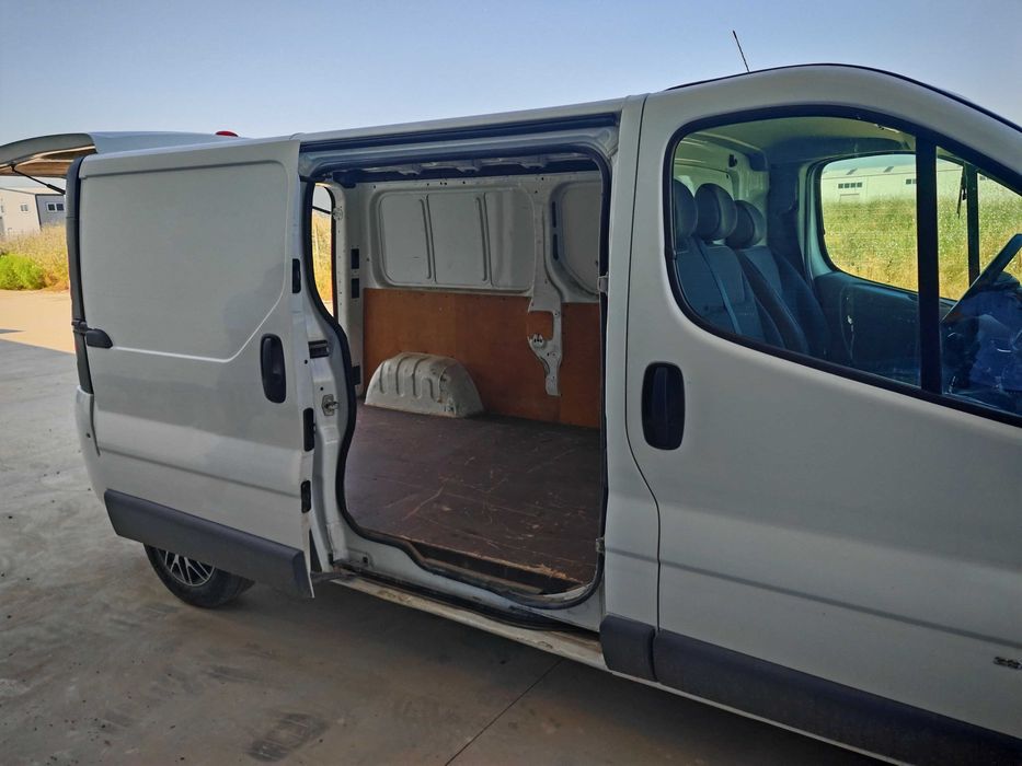 Opel Vivaro 2012 Model Lung
