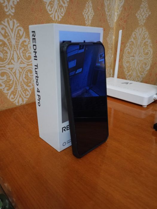Телефон Redmi Turbo 4 pro