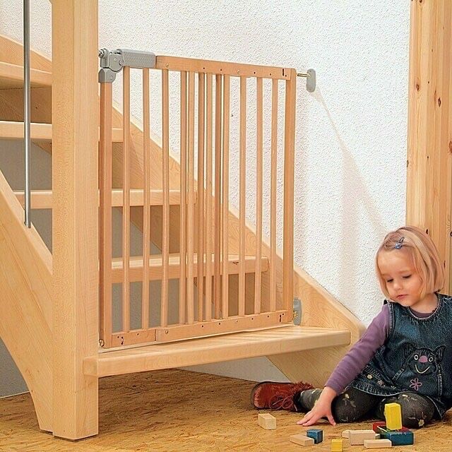 Предпазна решетка за стълби