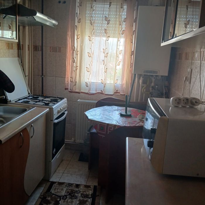 Închiriez apartament