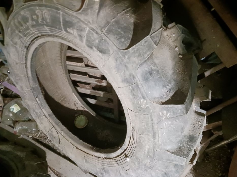 Гуми за трактор една нова