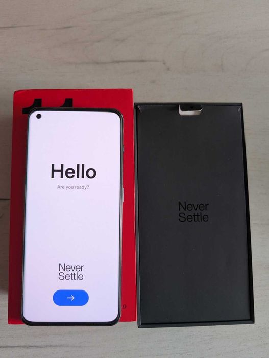 Смартфон OnePlus 11