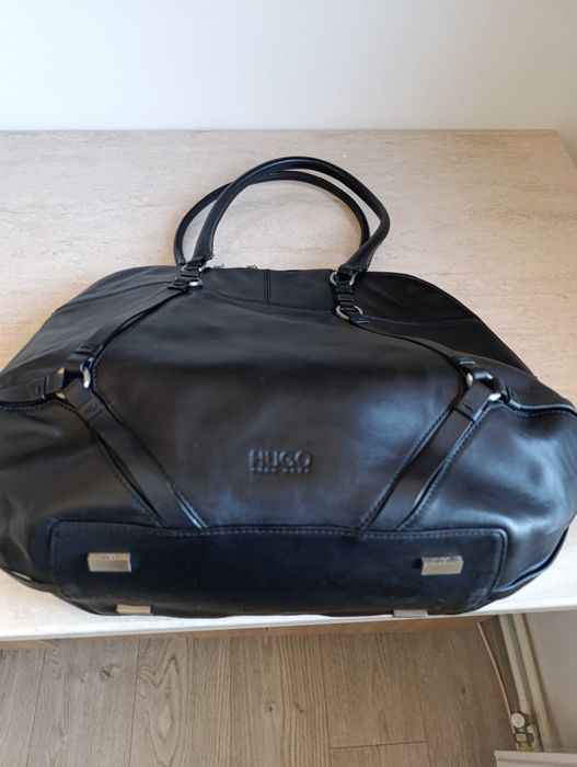 Geanta piele Hugo Boss originala.