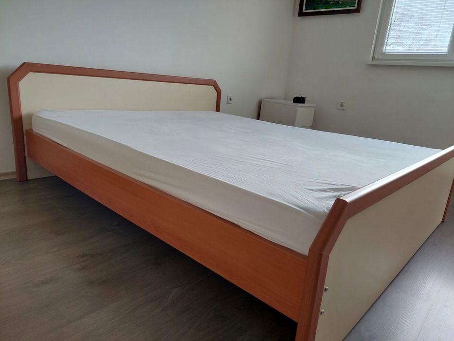 Спалня с подматрачни и матрак