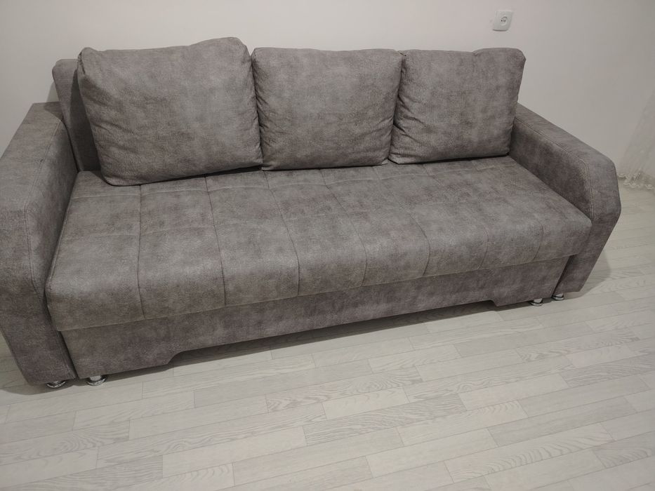 Продам стол кухонный