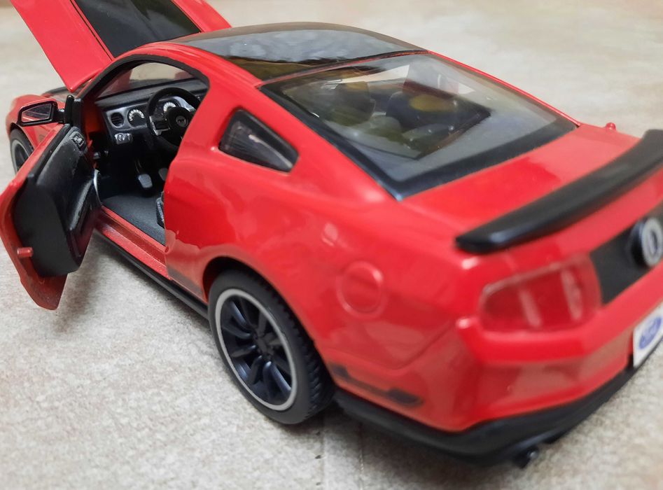 Машинка коллекционная модель