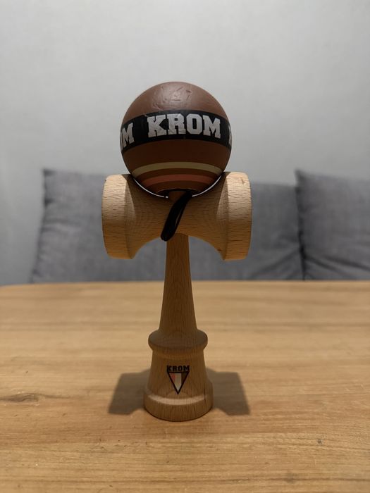 Kendama Krom strogo neapolitan