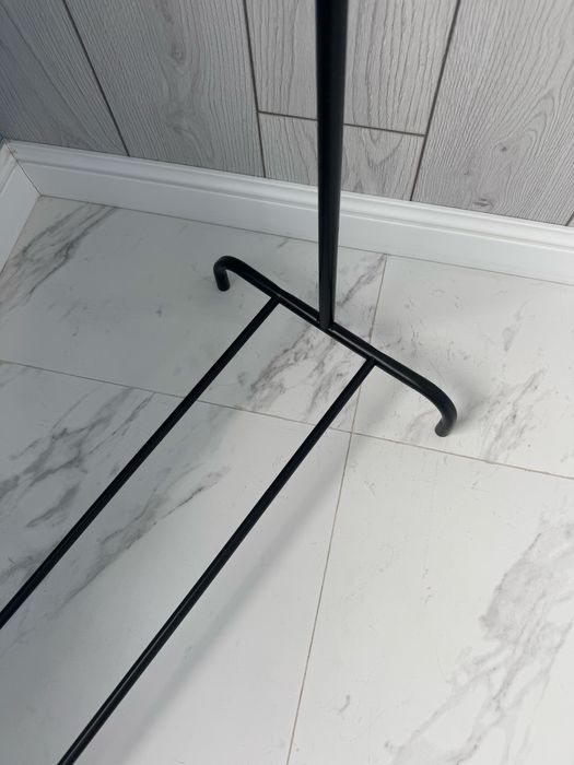 Рейл для одежды в идеальном состоянии