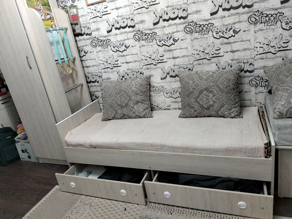 Продается кровать шкаф