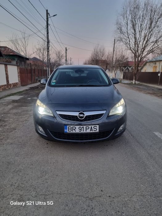 Vand Opel Astra J versiunea COSMO 1.7cdti, 125CP, fabricatie 2010