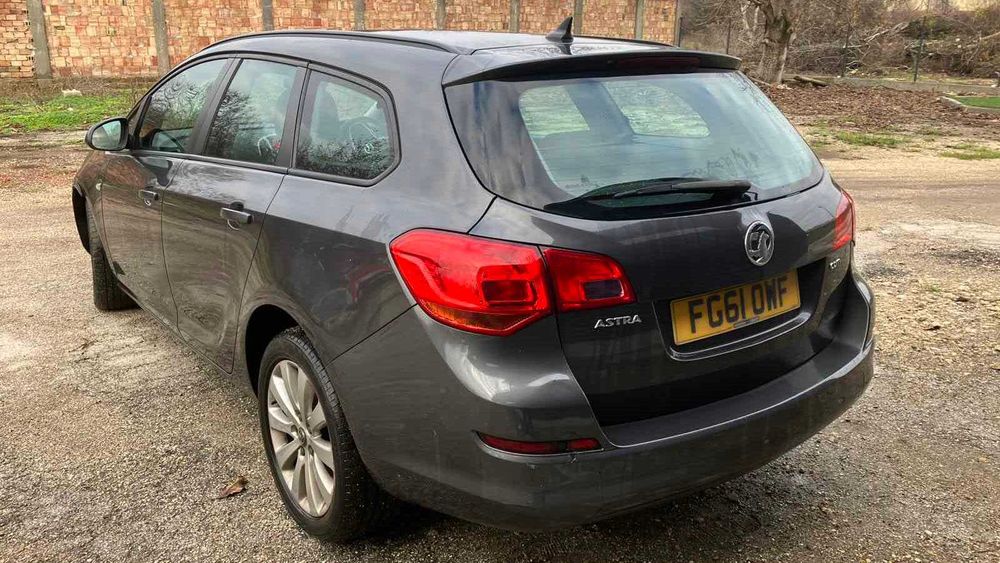 Opel Astra (J) 2010-2018 НА ЧАСТИ В ОПИСАНИЕТО