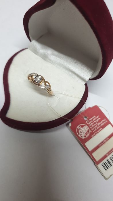 Продам золотое кольцо с бриллиантом.