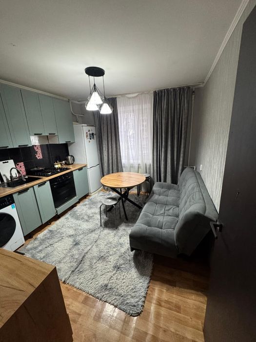 Продаётся просторная 1 -ком квартира