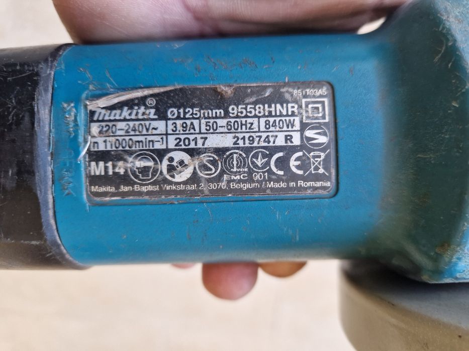 Makita 9558 HNR  - polizor unghiular