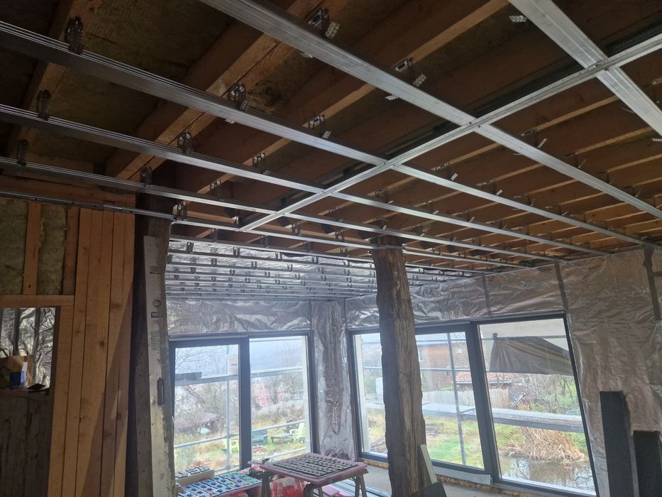 Gletuit/Tencuit/zugravit/Amenajari interioare