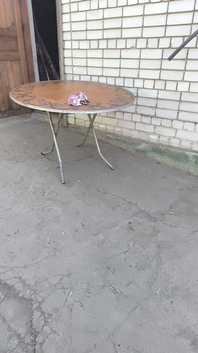 Продам стол на дачу