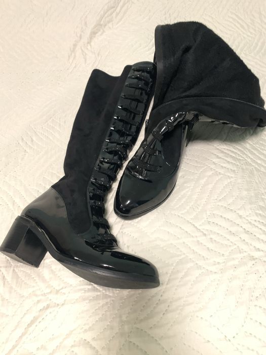 Елегантни дамски ботуши (лак и велур)