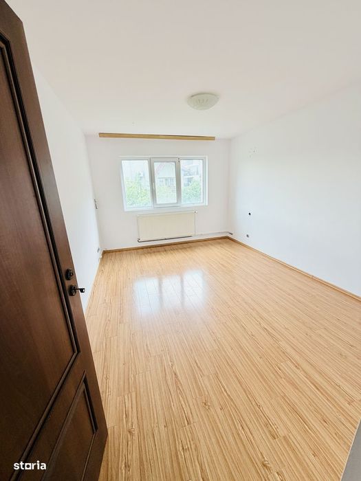 Apartament 3 camere, balcon, gata de utilizare