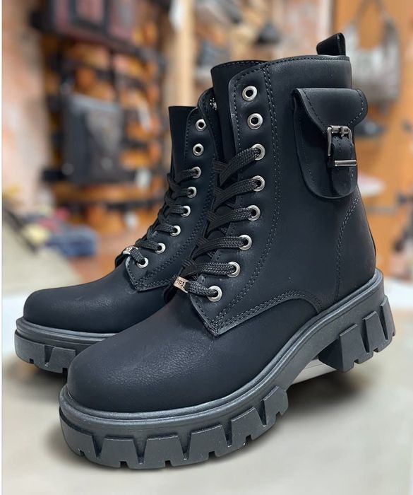 Дамски кожени боти с връзки и с цип с противоплъзгащо ходило 36-40.