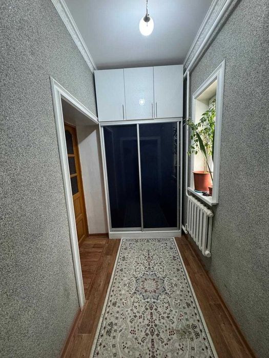 Продаётся участок с двумя домами и дополнительными постройками.
