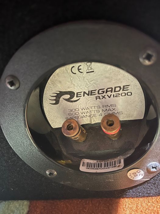Комплект Усилвател, басс каса Renegade и CD/MP3 Player