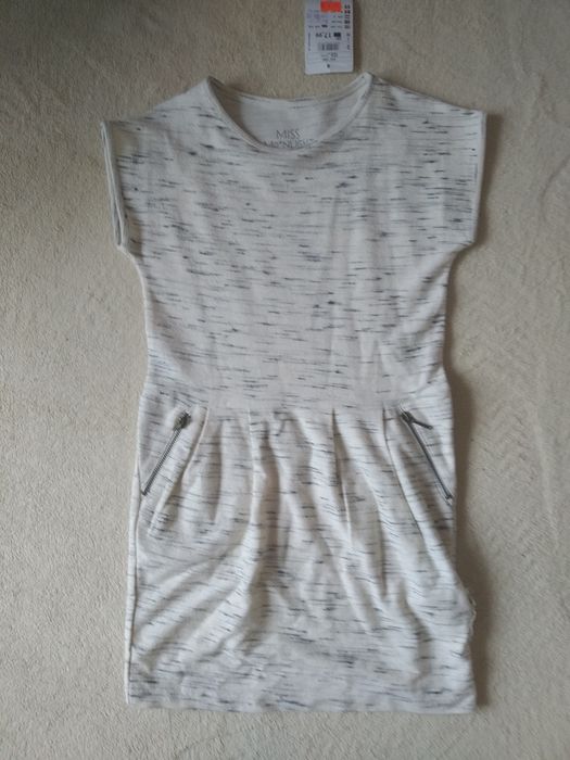 Уникални чисто нови рокли за ръст от 122-128, 134-140 и 146/152  см.