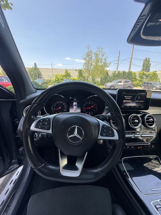 GLC 300 245HP 4x4 2.0 benzina 9GTronic Pachet Amg interior, jante Amg R19