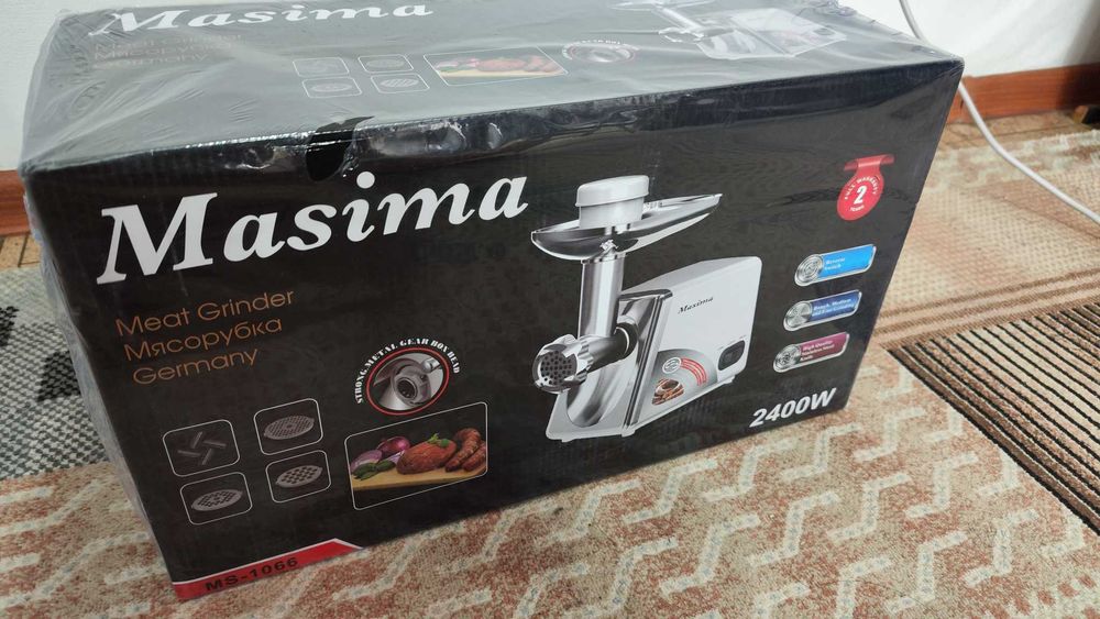 Новая мясорубка в коробке.
