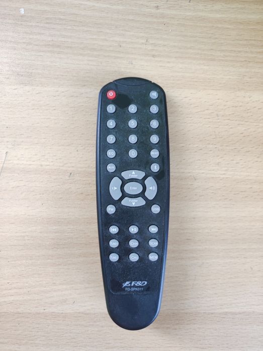 Продавам микрофон и дистанционно  за парти караоке Bluetooth тонколона