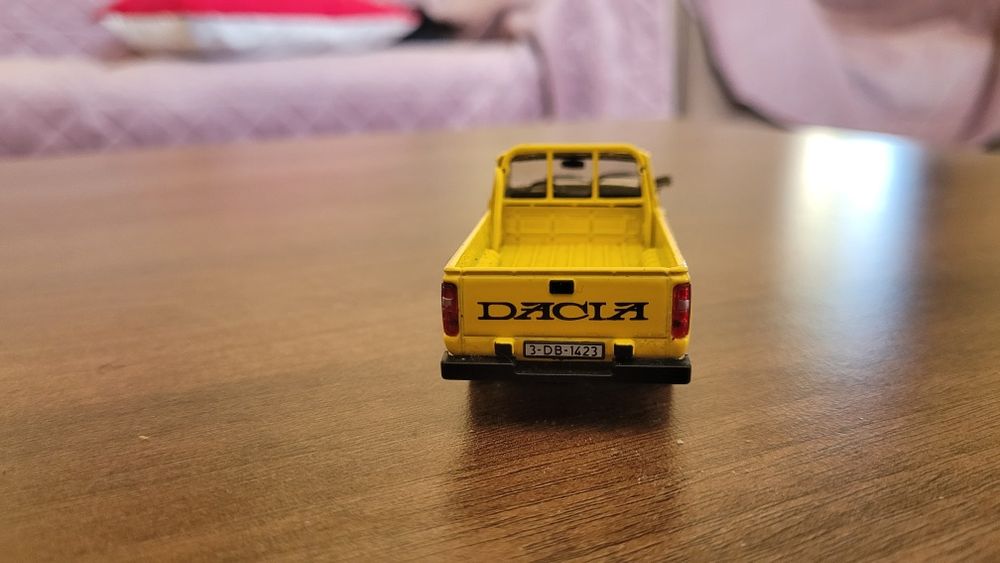Vand macheta auto 1/43 Dacia 1304 Pick Up de la Deagostini