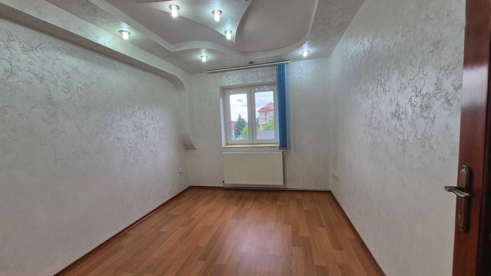 Apartament 3 camere decomandat in Onesti, zona Mall, etaj 2/4, 80mp.
