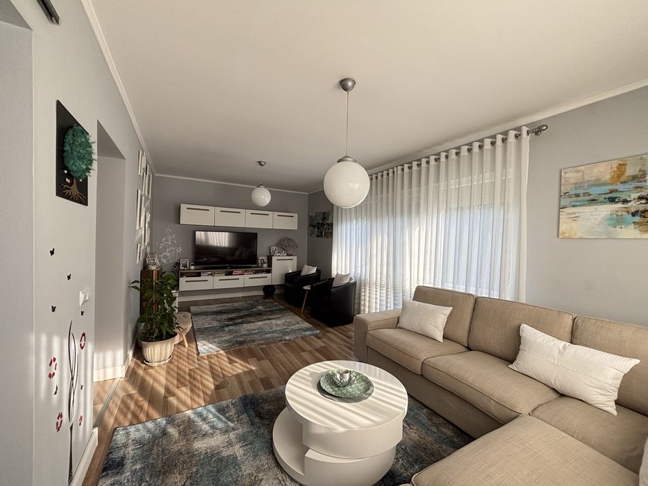 Casa de vânzare în Petresti