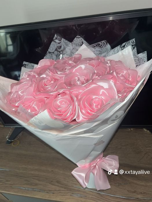 Букет от сатенени , вечни рози