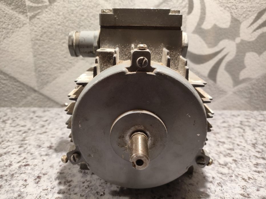 Продам электродвигатель асинхронный