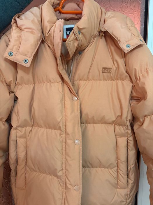 Vand geaca Levi’s,marimea M,de dama