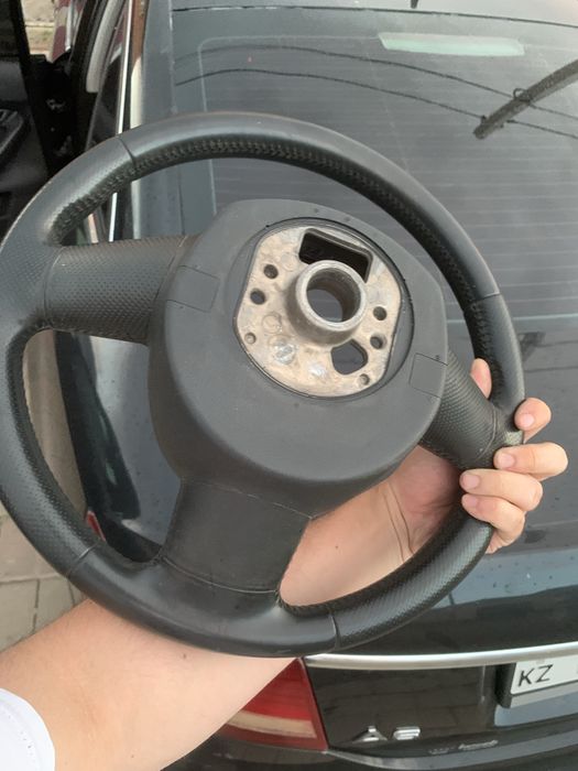Трехспицевый руль audi