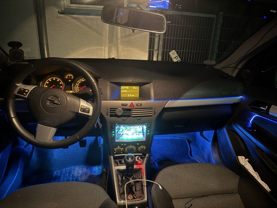 Opel Astra H 1.8, navi, camera lumini ambientale