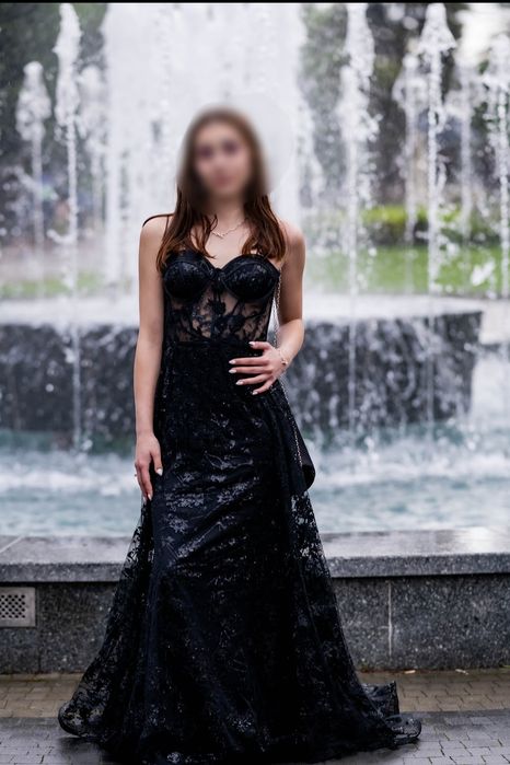Елегантна черна бална рокля в комплект с официална чанта