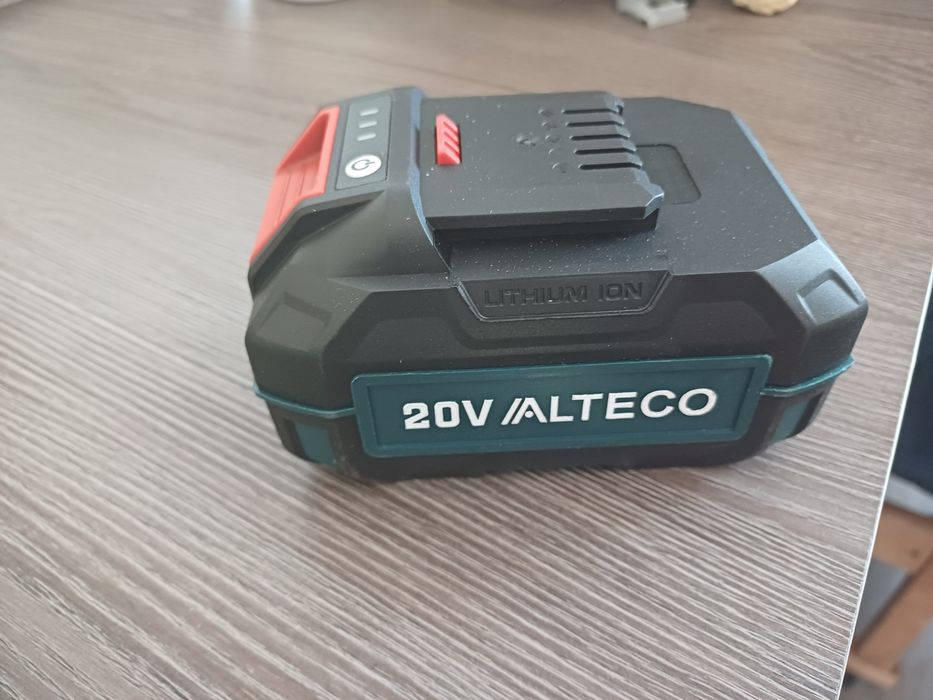 Батарея новая на электроинструмент