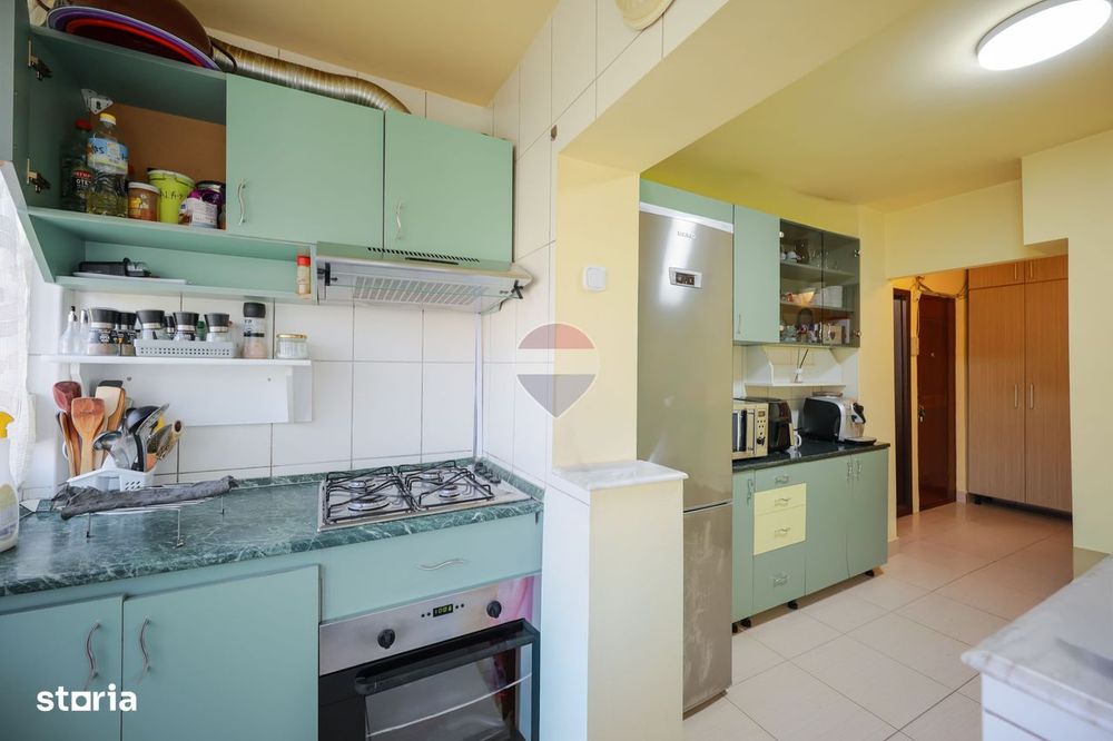 De vânzare apartament cu 3 camere , pe Strada Sovata - Oradea