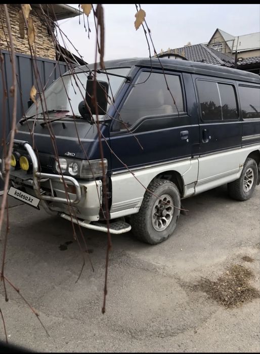 Продам машину mitsubishi Delika 1994 года