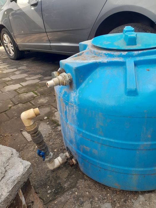 Продам пластиковую ёмкость