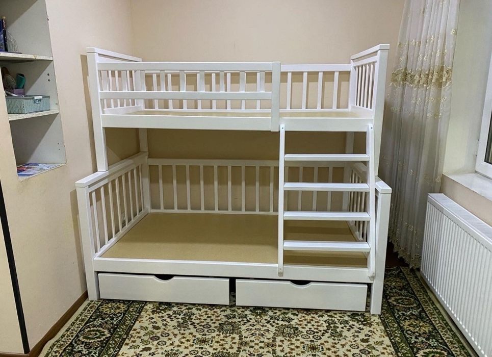 Двухъярусная кровать