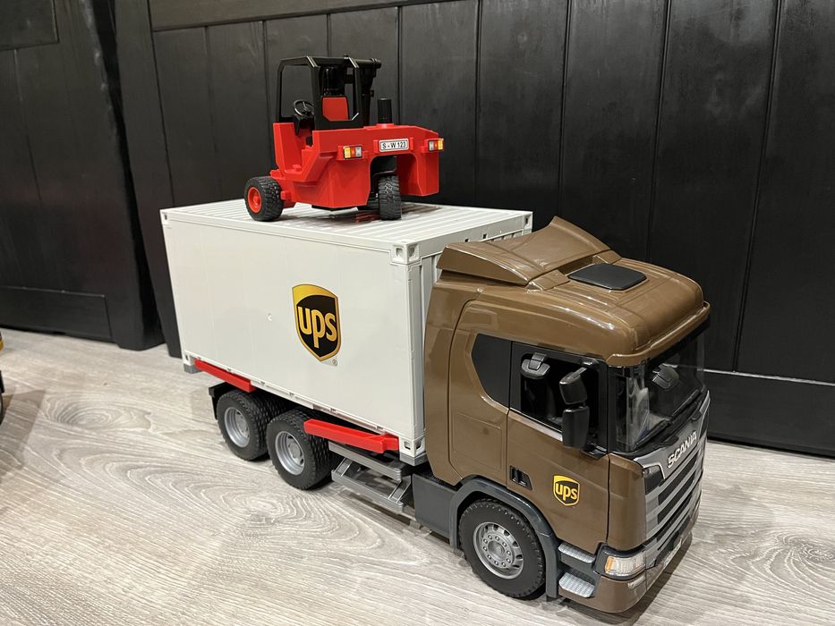 Камиони Bruder и Paw Patrol