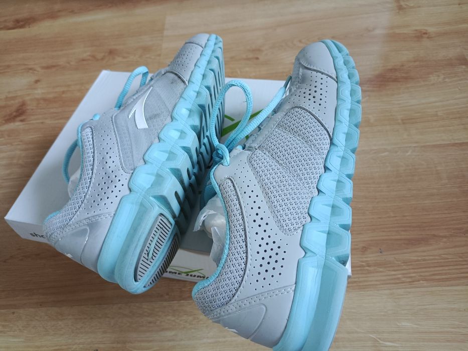 Кроссовки для девочек